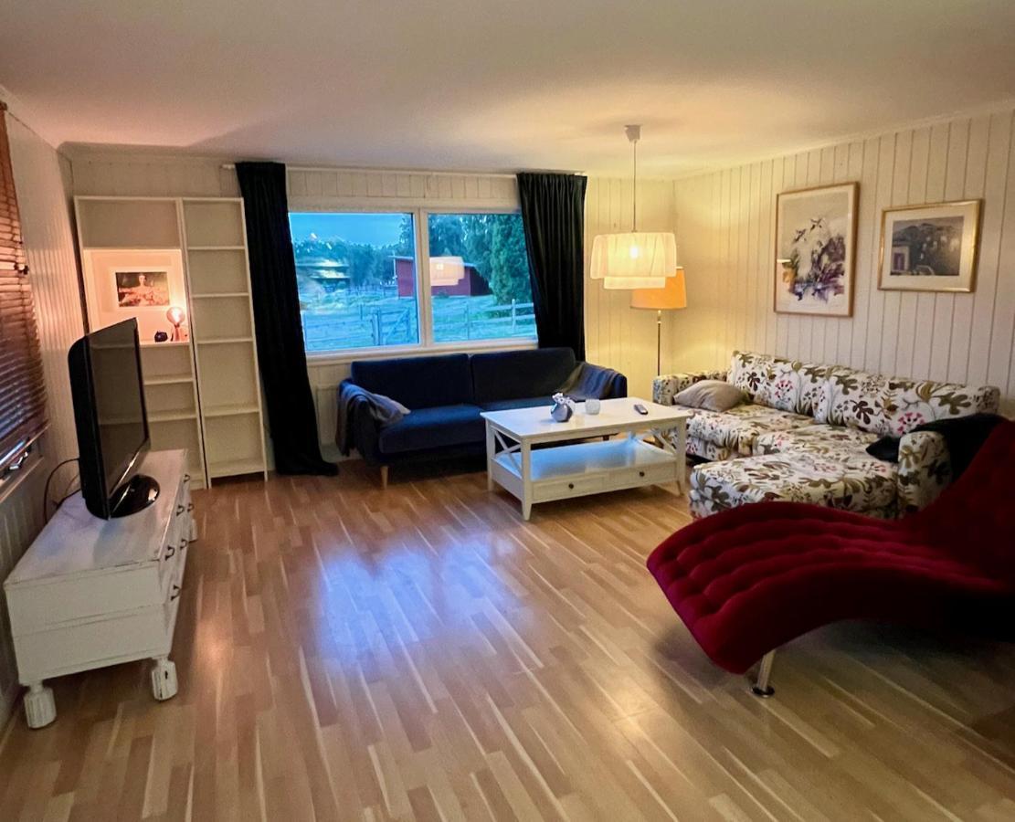 Idylliskt Hus Med Sjoeutsikt. Villa เอิสท์ฮัมมาร์ ภายนอก รูปภาพ